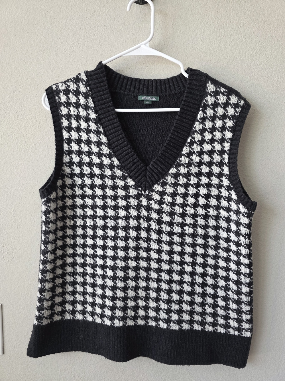 Black & White Houndstooth V-Neck Sweater Vest